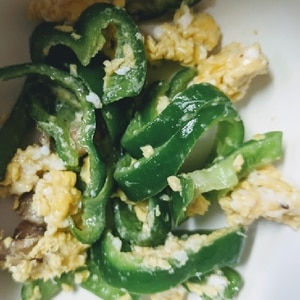 緑パプリカと卵の中華炒め